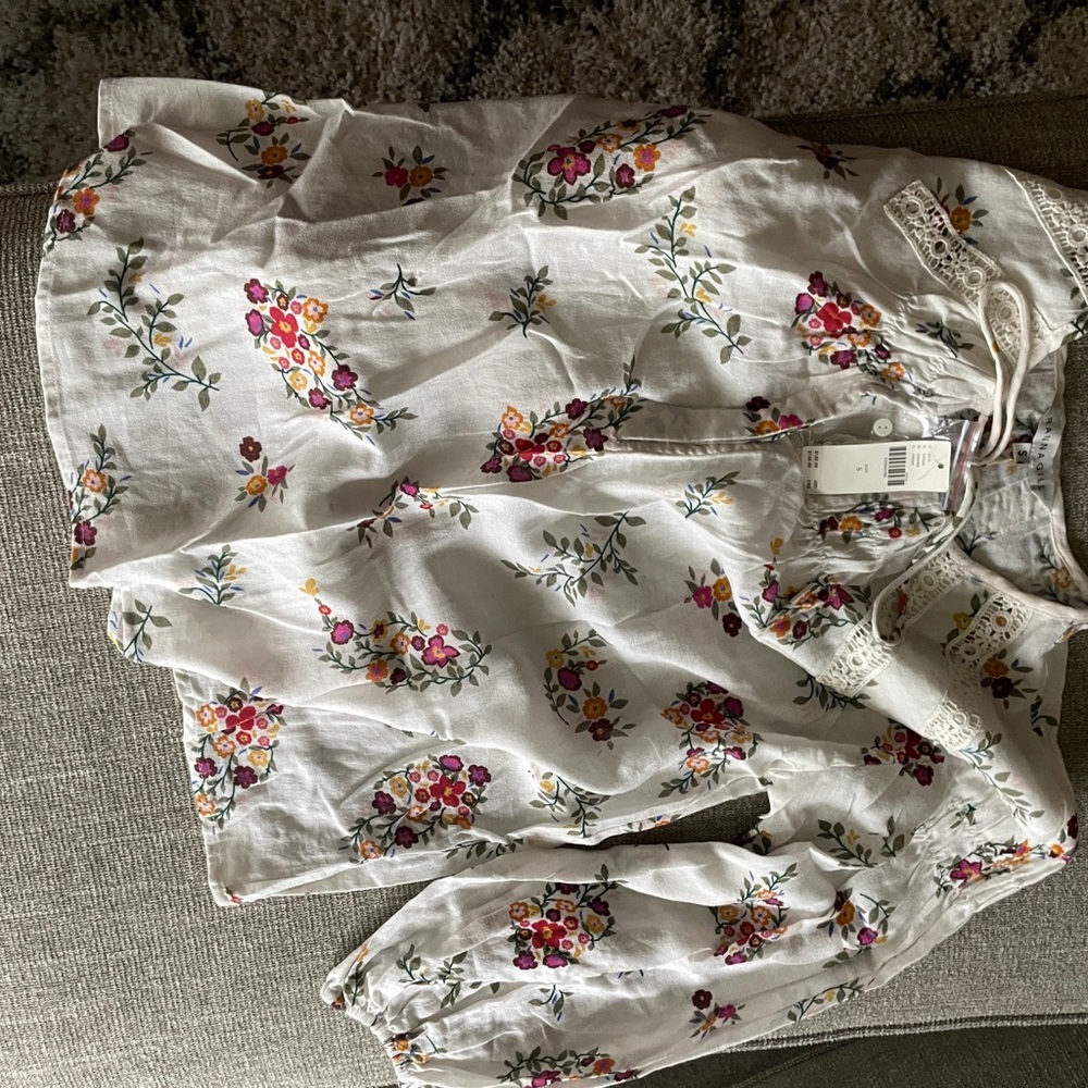 Women’s blouse never worn tags